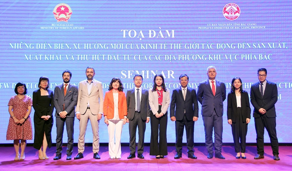 외교부는 Bac Giang성에서 녹색 개발에 관한 세미나를 개최했다
