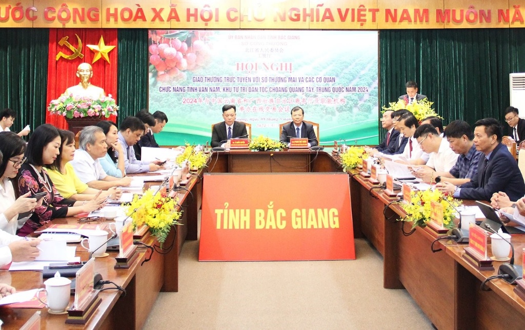 2024년 Bac Giang 에서 열린 리치 소비에 관한 온라인 무역 회의